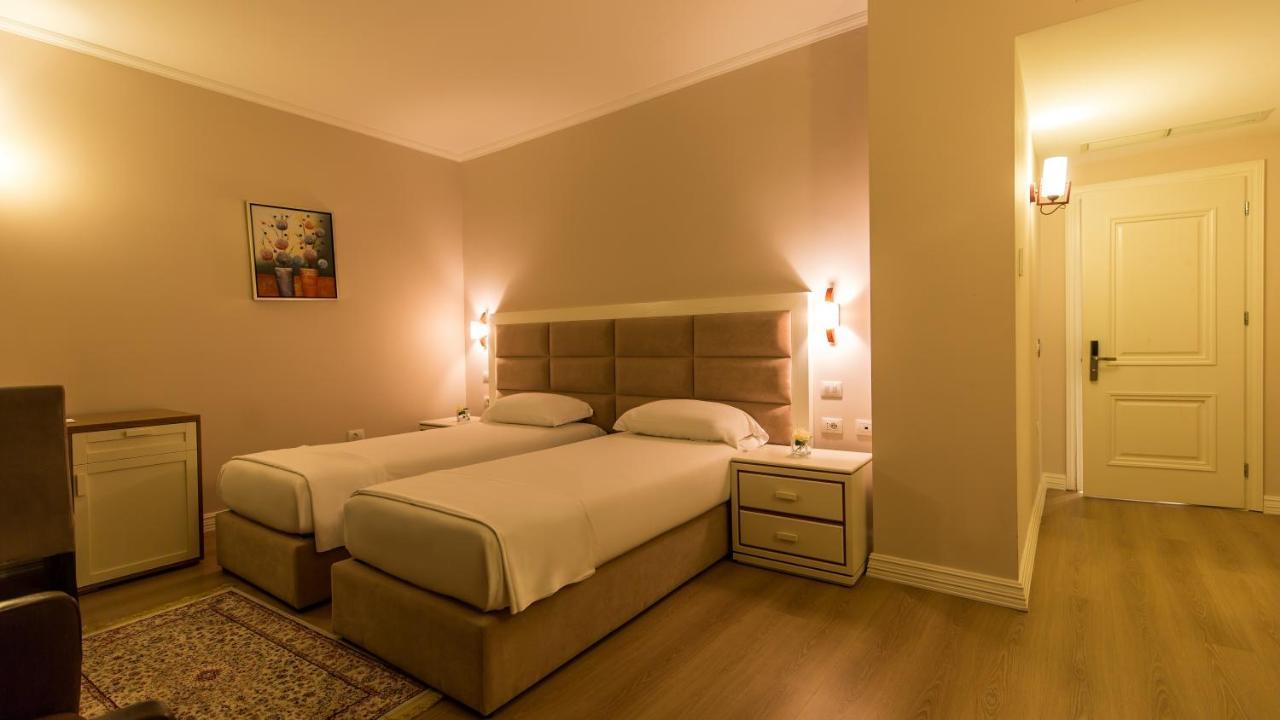 Royal Hill Hotel Vorë