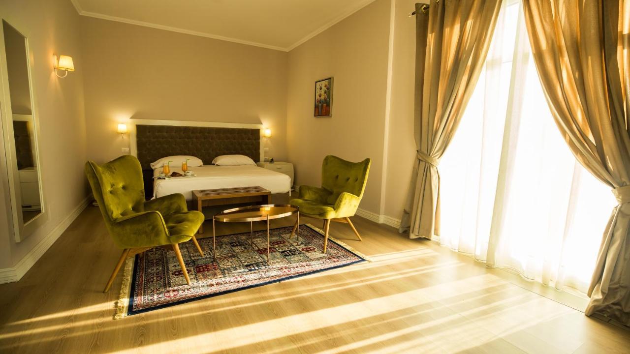 Royal Hill Hotel Vorë